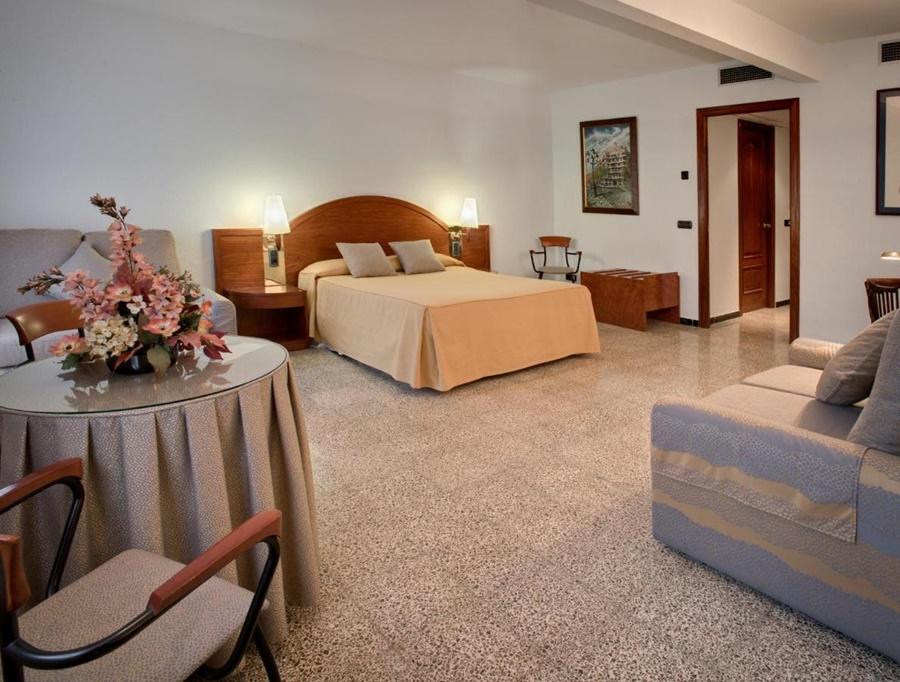 Hotel Gaudi Reus Eksteriør bilde