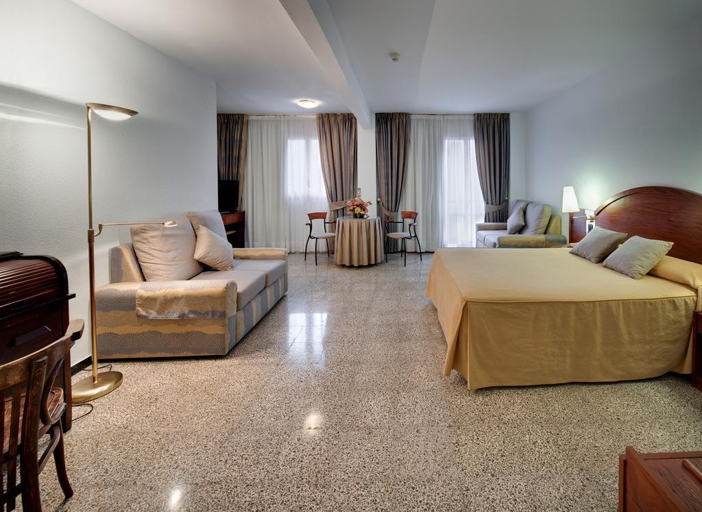 Hotel Gaudi Reus Eksteriør bilde