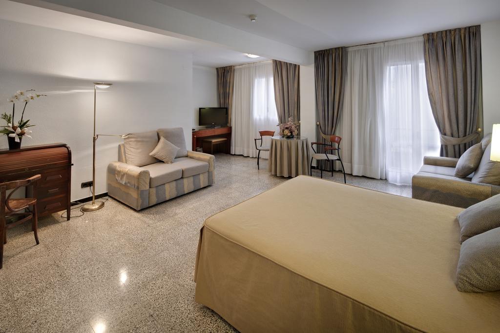 Hotel Gaudi Reus Eksteriør bilde