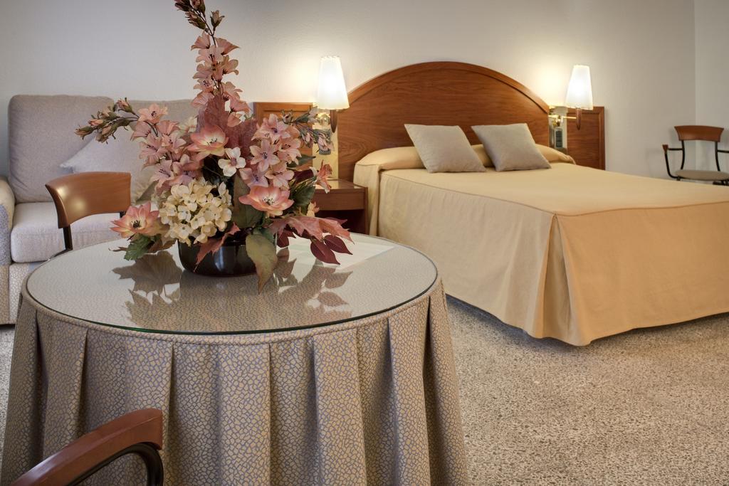 Hotel Gaudi Reus Eksteriør bilde